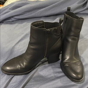Baretraps Rhoslyn booties size 7.5